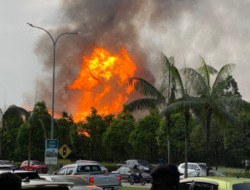 Kebakaran Akibat Kebocoran Pipa Gas di Subang Jaya Malaysia Mengguncang Warga