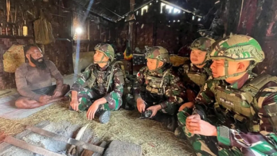 Perkuat Keamanan, Satgas TNI di Papua Jalin Komunikasi dan Bagikan Bantuan untuk Warga Bolakme