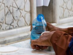 Selain Bisa Cegah Risiko Kanker, Ini Ragam Manfaat Air Zamzam untuk Tubuh