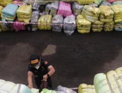 Bareskrim Sita 1.883 Bal Pakaian Bekas Asal China dan Korea