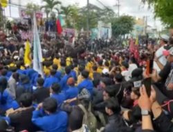 Aksi Damai, Ribuan Massa Ngeruduk ke DPRD Kalsel Sampaikan Aspirasi