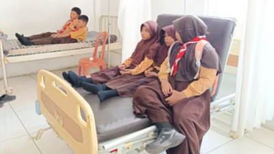 Diduga Keracunan Makanan Bergizi Gratis, Belasan Siswa SD di Jember Dilarikan ke Puskesmas