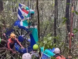 Tim Evakuasi Temukan Enam Jasad Korban Helikopter di Gunung Belumutan
