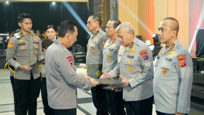 Kapolda Kalsel Terima Penghargaan Kapolda Terbaik Dari Kapolri Pada Rakernis Logistik 2026